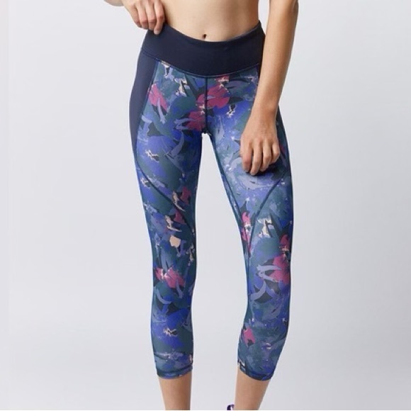 Patagonia Centered Crop Leggings Black Purple Grey Abstract‎ Pattern Large - Picture 1 of 6